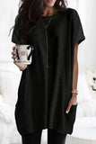 WOMAN WEARING A PLUS SIZE BLACK TUNIC WITH POCKETS