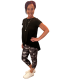 WOMAN WEARING ONE SIZE GRAY CAMO LEGGING CAPRIS