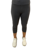 WOMAN WEARING EXTRA CURVY CHARCOAL YOGA BAND CAPRIS