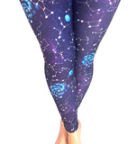 WOMAN WEARING EXTRA PLUS GALAXY LEGGINGS