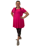 WOMAN WEARING PLUS SIZE COLOURFUL CAPRIS