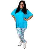 WOMAN WEARING TEAL SHIRT AND LEGGINGS