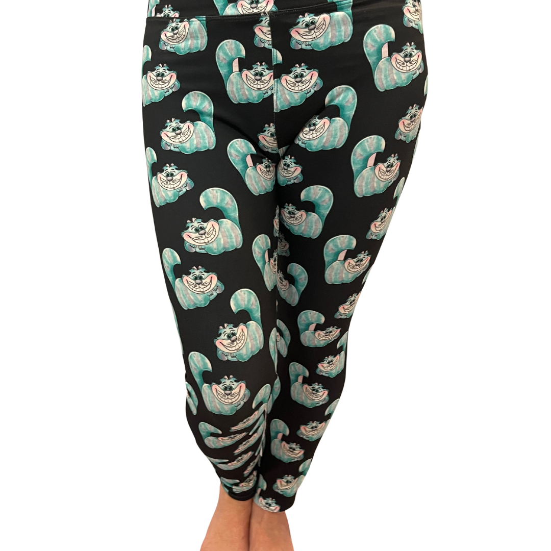 WOMAN WEARING EXTRA PLUS DISNEY LEGGINGS