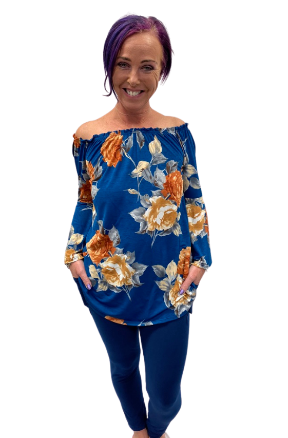 Woman wearing one size navy leggings with pockets