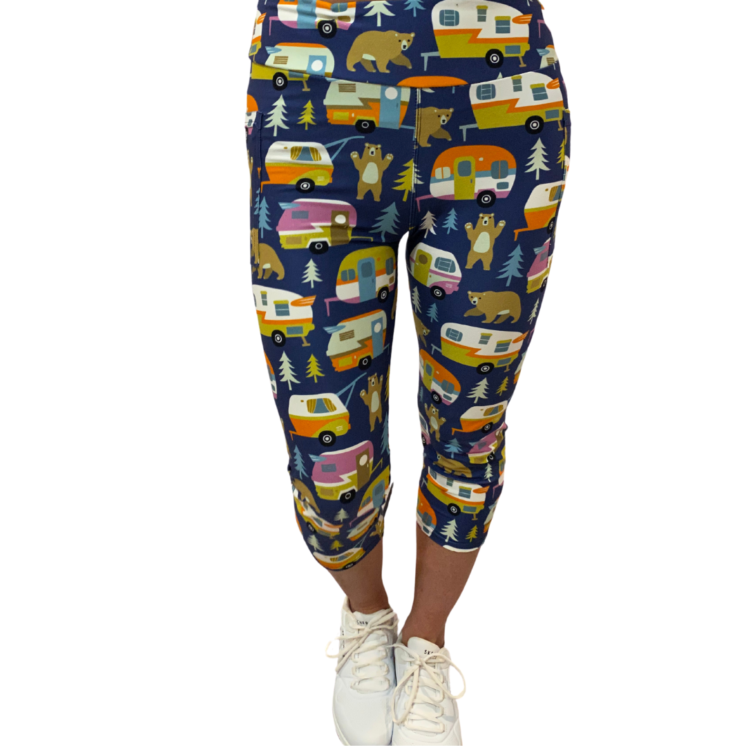 WOMAN WEARING CURVY CAMPING CAPRIS