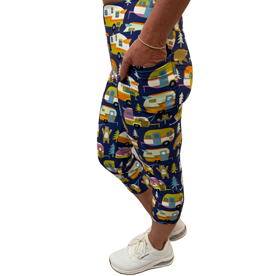 WOMAN WEARING PLUS SIZE CAMPING CAPRIS