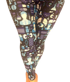 WOMAN WEARING HEALTHCARE LEGGINGS