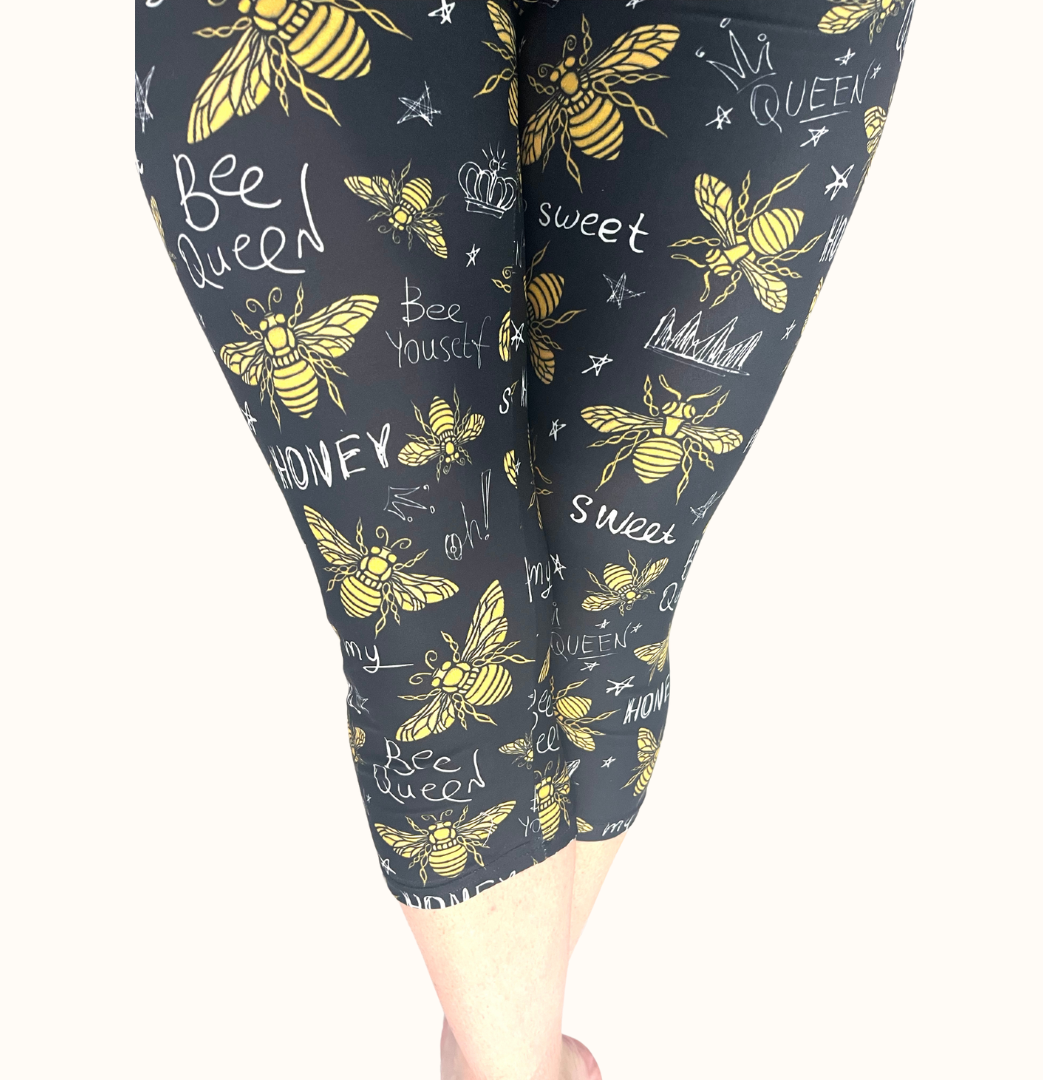 WOMAN WEARING EXTRA PLUS BEE LEGGINGS