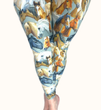 WOMAN WEARING PLUS SIZE HORSE LEGGINGS