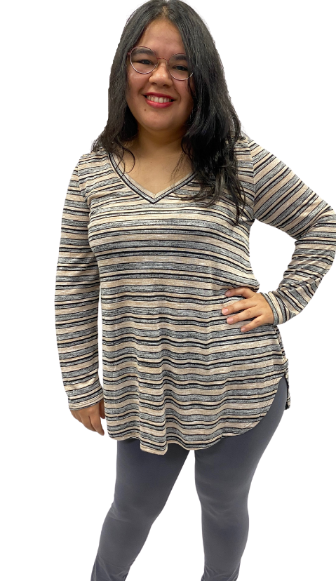 Woman wearing extra curvy charcoal leggings