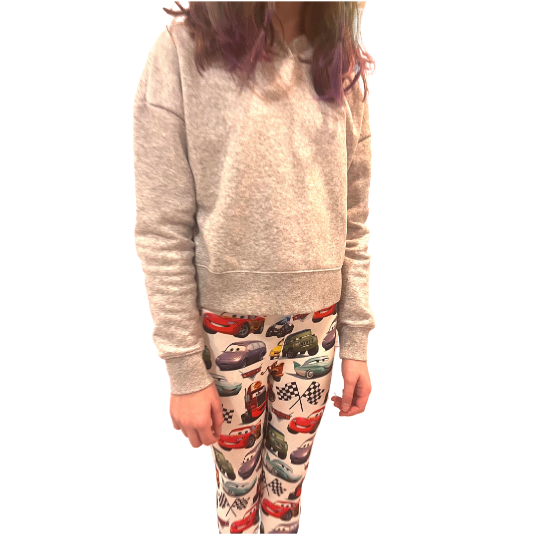 GIRL WEARING CARS LEGGINGS