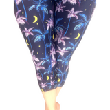 WOMAN WEARING EXTRA PLUS BLUE AND PURPLE CAPRIS