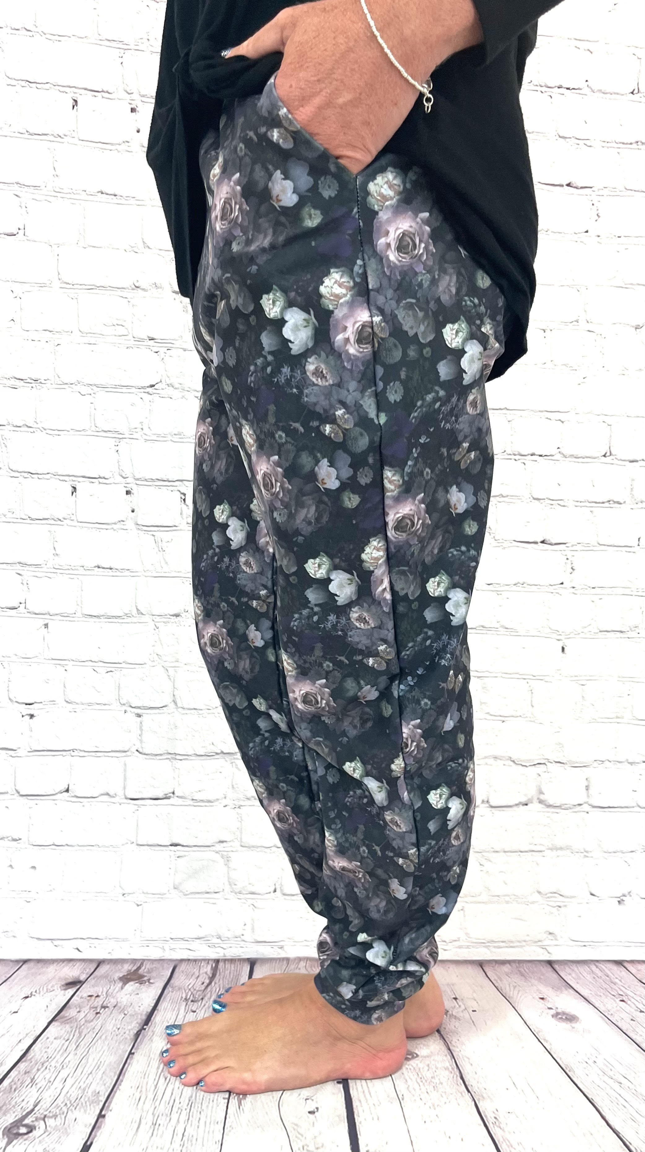 Woman wearing black joggers with pockets