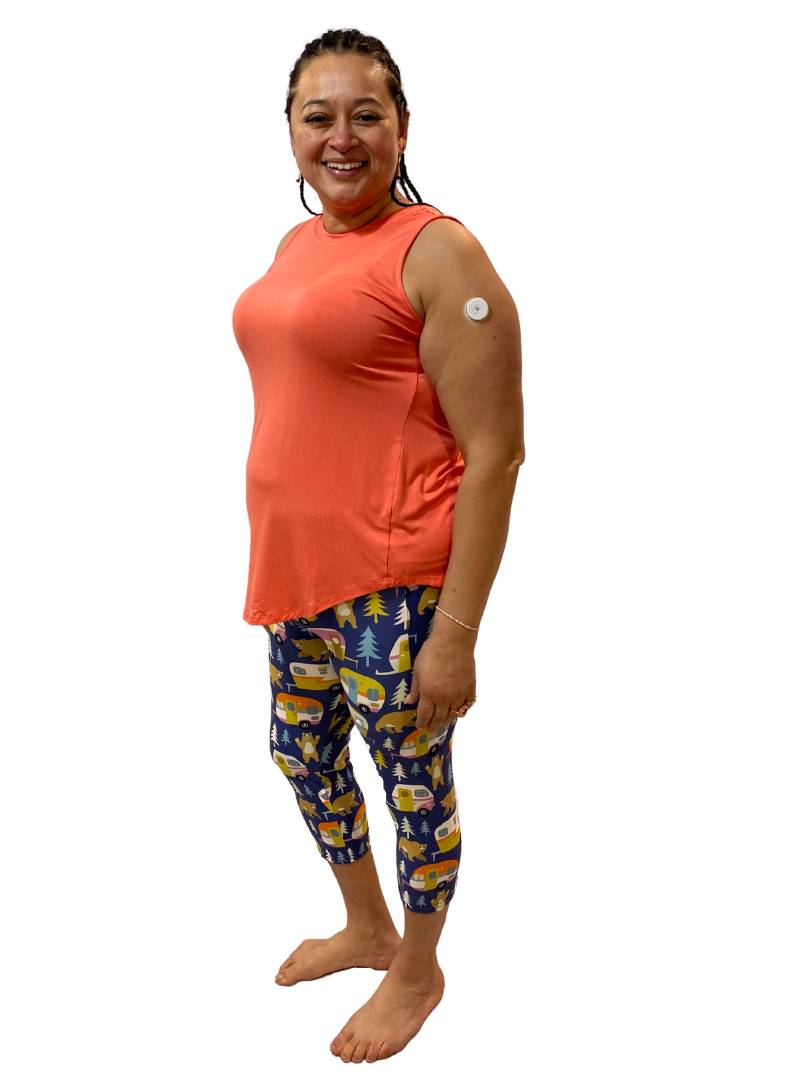 WOMAN WEARING PLUS SIZE CAMPING CAPRIS