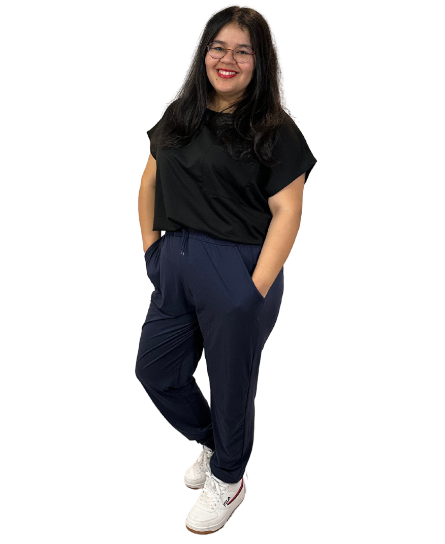 WOMAN WEARING PLUS SIZE NAVY JOGGING PANTS