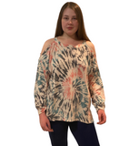 WOMAN WEARING A LIGHT TIE-DYE SWEATER