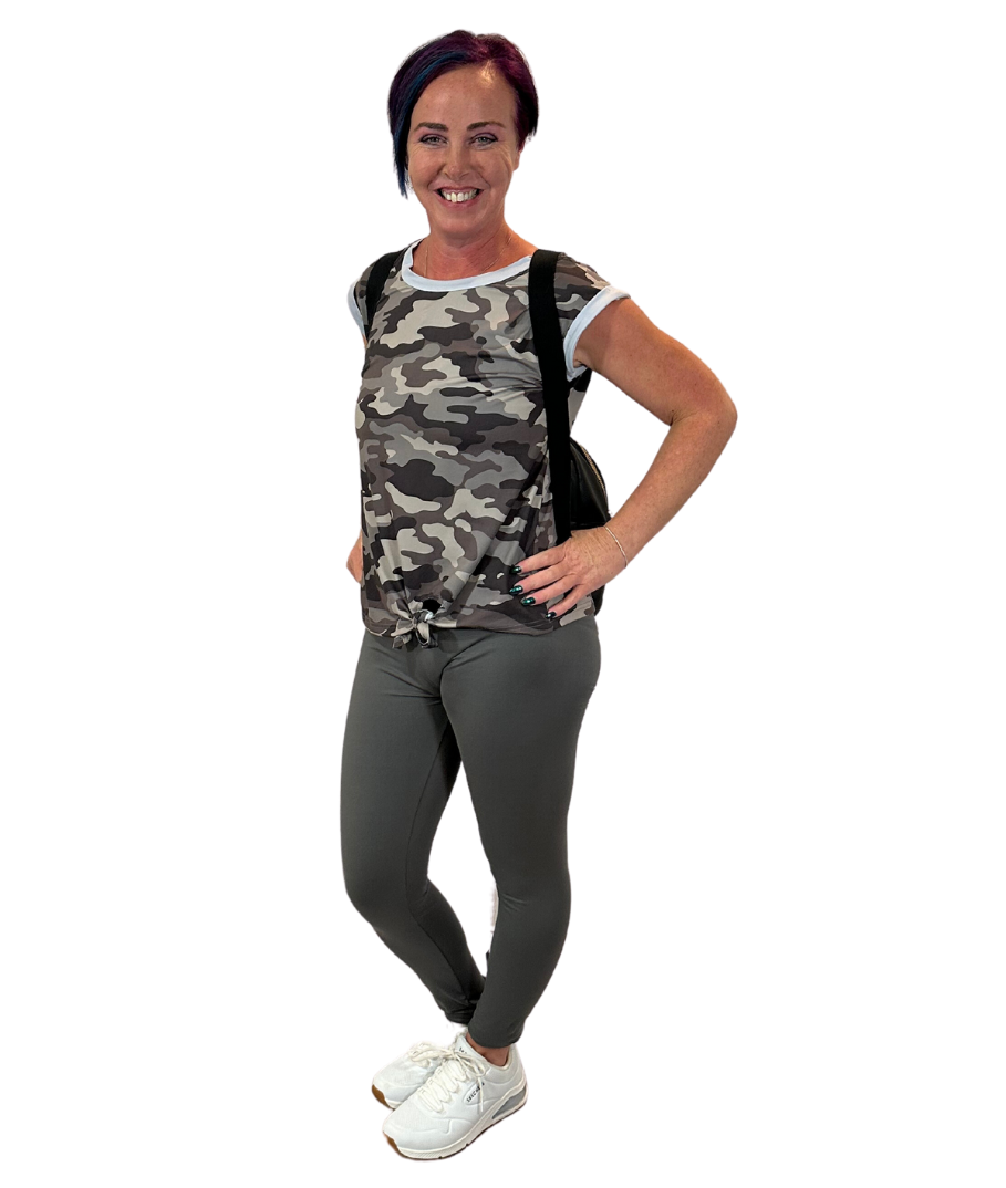 WOMAN WEARING ONE SIZE CHARCOAL LEGGINGS