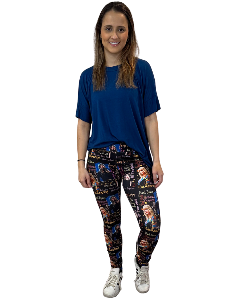 WOMAN WEARING TAYLOR SWIFT LEGGINGS
