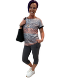 WOMAN WEARING REGULAR CHARCOAL CAPRIS WITH POCKETS