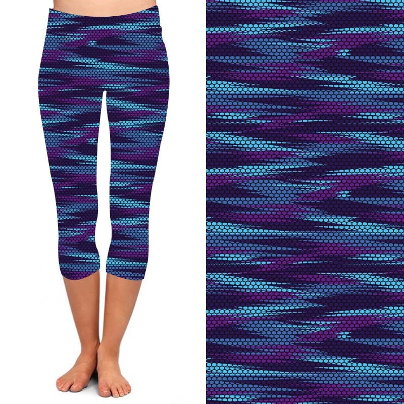WOMAN WEARING ONE SIZE BLUE AND PURPLE LEGGING CAPRIS