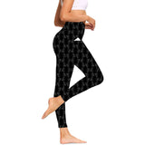 WOMAN WEARING CURVY BLACK PATTERNED LEGGING CAPRIS