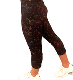 WOMAN WEARING BUTTERFLY LEGGING CAPRIS