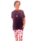 WOMAN WEARING PLUS SIZE PINK AND WHITE CAPRIS