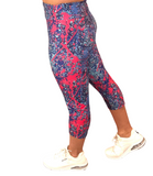 WOMAN WEARING CURVY BLUE AND PINK CAPRIS