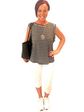 WOMAN WEARING EXTRA PLUS WHITE LEGGING CAPRIS