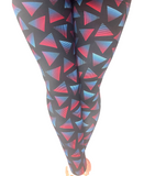 WOMAN WEARING PLUS SIZE PATTERNED LEGGINGS WITH POCKETS
