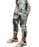 WOMAN WEARING REGULAR BLACK AND WHITE CAPRIS