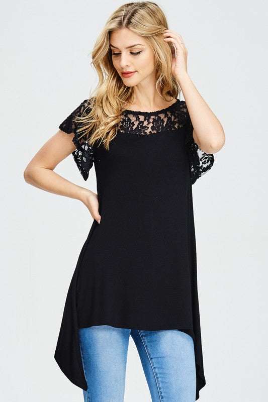 WOMAN WEARING A SHORT SLEEVE BLACK TUNIC WITH LACE NECKLINE