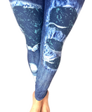 WOMAN WEARING EXTRA PLUS PATTERNED JEGGINGS