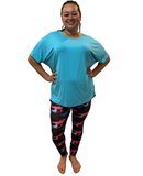 WOMAN WEARING PLUS SIZE SHORT SLEEVE BLUE SHIRT