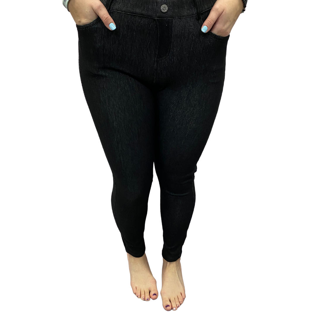 Woman wearing plus size black jeggings with pockets