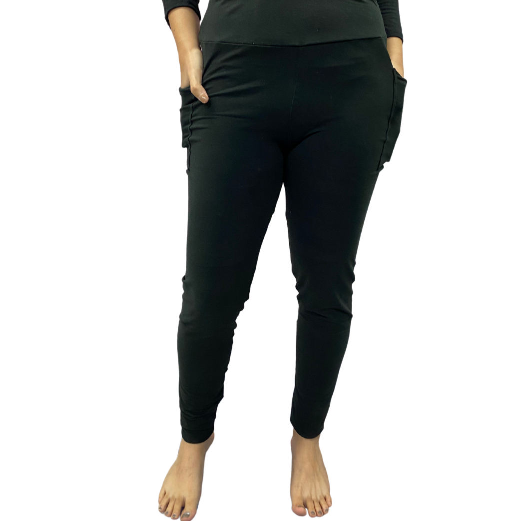 ONE SIZE SUPER SOFT BLACK LEGGINGS WITH SIDE POCKETS – Luv 21 Leggings & Apparel  Inc.