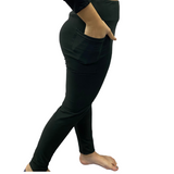 Woman wearing one size black leggings with pockets
