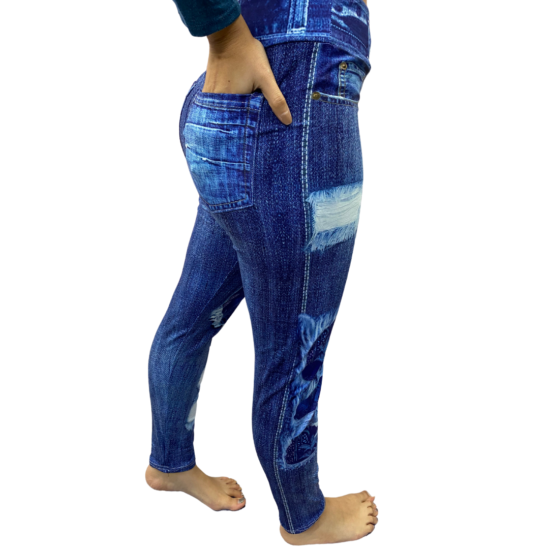 Woman wearing patterned jeggings with pockets