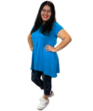 WOMAN WEARING PLUS SIZE TEAL AND BLACK CAPRIS