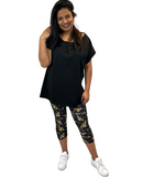 WOMAN WEARING EXTRA CURVY CAPRIS WITH BEES