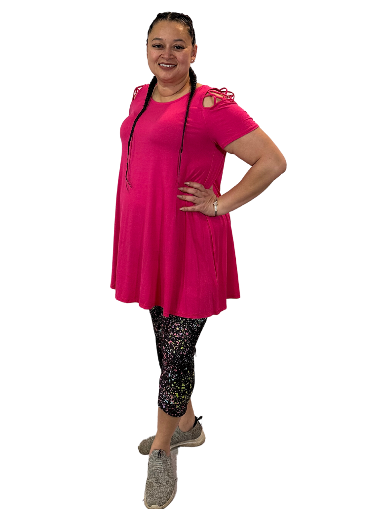WOMAN WEARING CURVY COLOURFUL CAPRIS