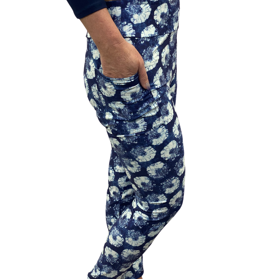 Woman wearing navy patterned leggings with pockets