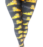 WOMAN WEARING EXTRA PLUS GARFIELD LEGGINGS