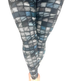 WOMAN WEARING GRAY PLAID LEGGINGS WITH POCKETS