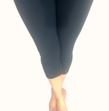 WOMAN WEARING EXTRA PLUS NAVY CAPRIS WITH POCKETS