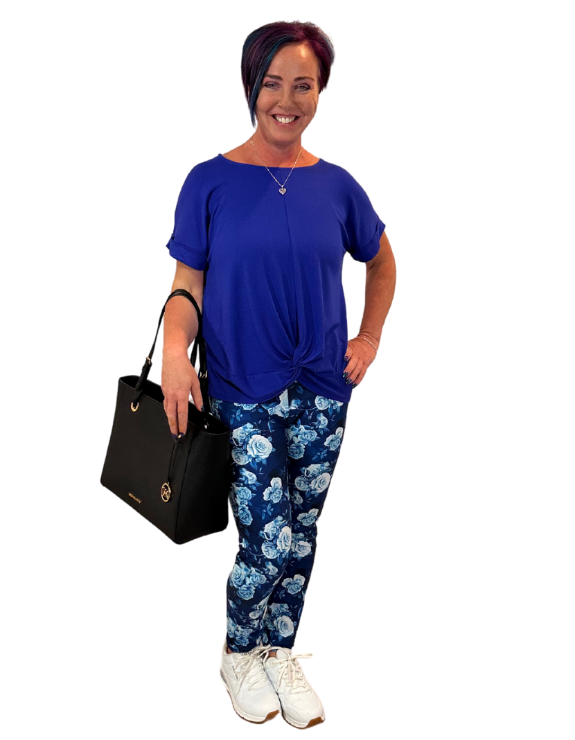 WOMAN WEARING ONE SIZE BLUE FLORAL LEGGINGS