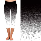 WOMAN WEARING CURVY OMBRE LEGGING CAPRIS