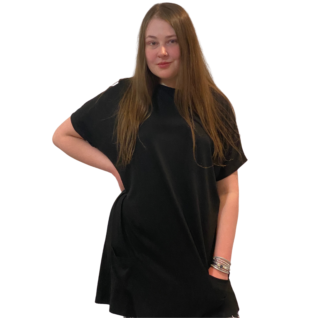 WOMAN WEARING PLUS SIZE BLACK T-SHIRT DRESS