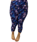 WOMAN WEARING CURVY PURPLE AND BLUE LEGGING CAPRIS