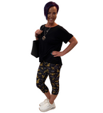 WOMAN WEARING BLACK SHIRT WITH FRONT TWIST